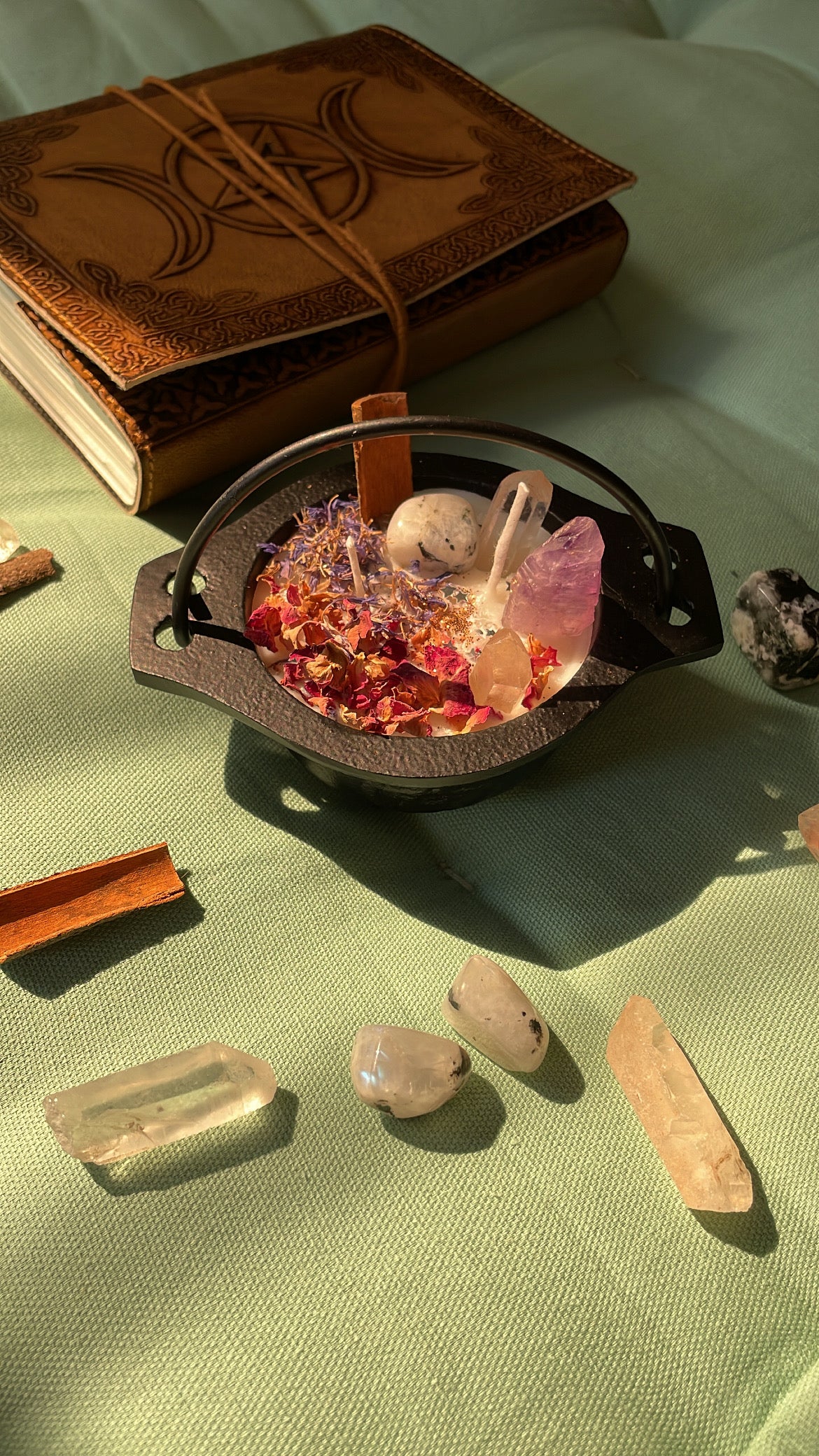 Witch's Cauldron Candle: Hand-Poured with Ritual Oils & Selenite Crystals - Cleansing, Purification, Clarity, Aura Cleansing